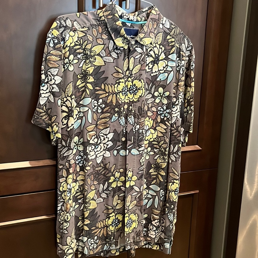 Tommy Bahama button down casual shirt